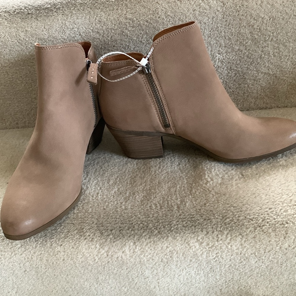NWT FRYE TAN SUEDE BOOTIES - Picture 2 of 6